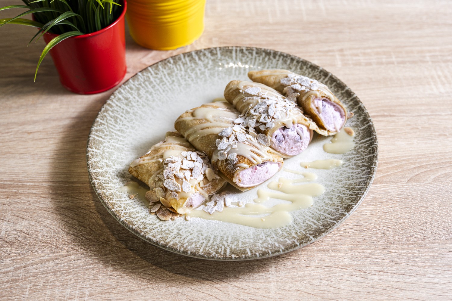 Mascarponés eperhabbal töltött palacsinta